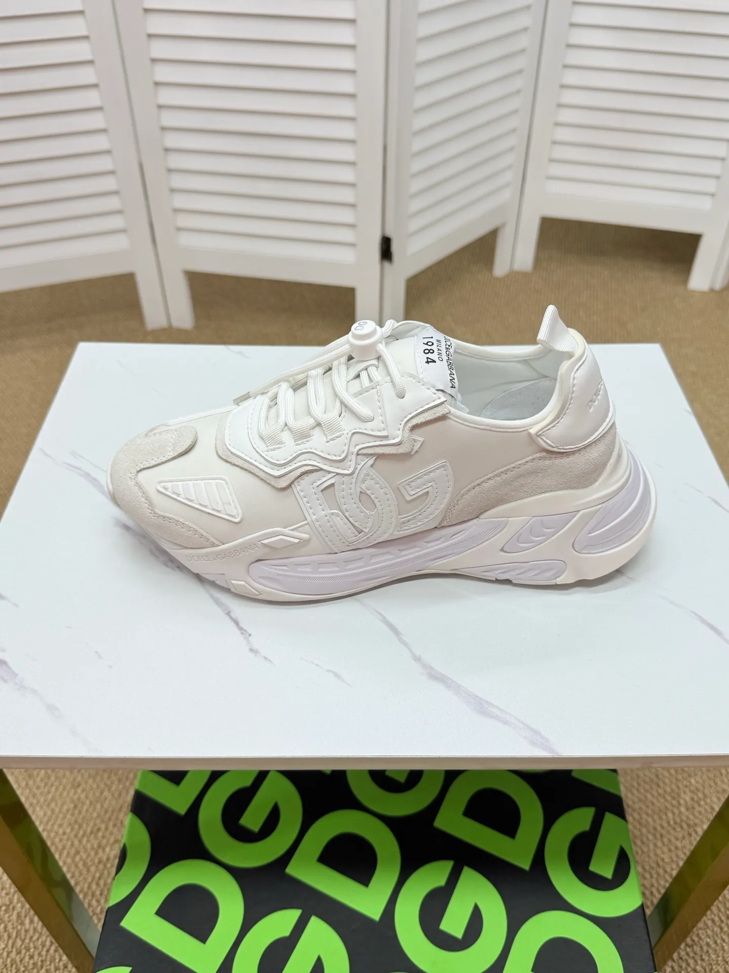 Men's clothing and shoes 260. The latest sports and casual shoes for couples (DG) are fashionable and versatile, and can add luster to various looks. Create an exquisite design with unique dynamic vitality and modern atmosphere, showing modern elegance. Size: 35-46 (custom-made sizes 45 and 46 are non-refundable) Se